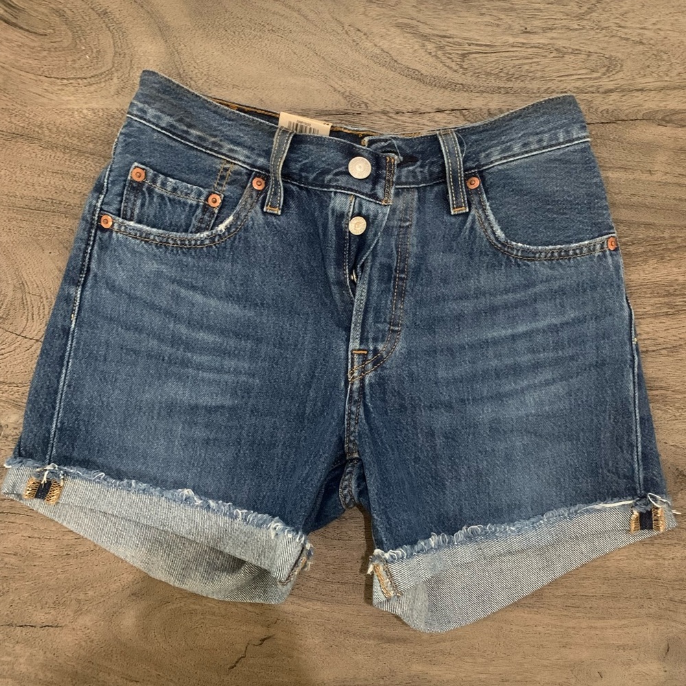 Levi’s 501 mid rise shorts size 24 NWT